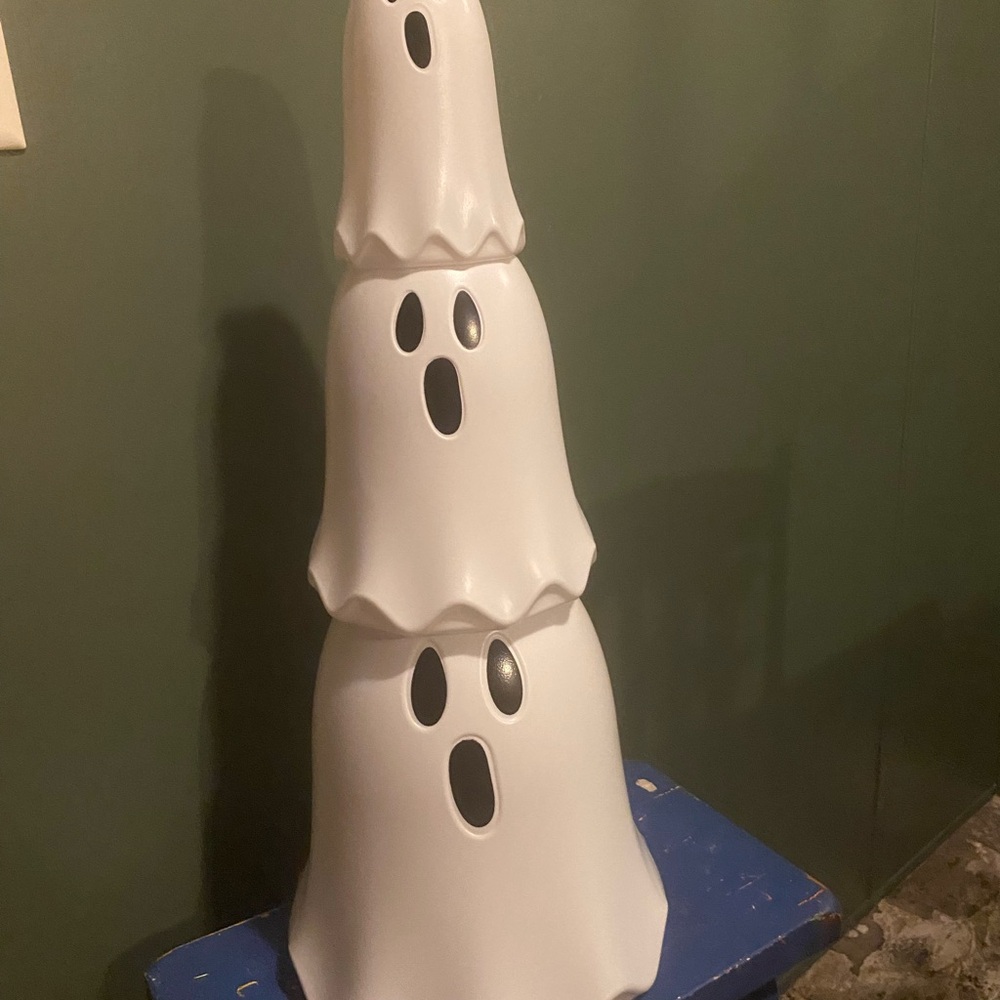 White Ghost Stack Halloween Decor